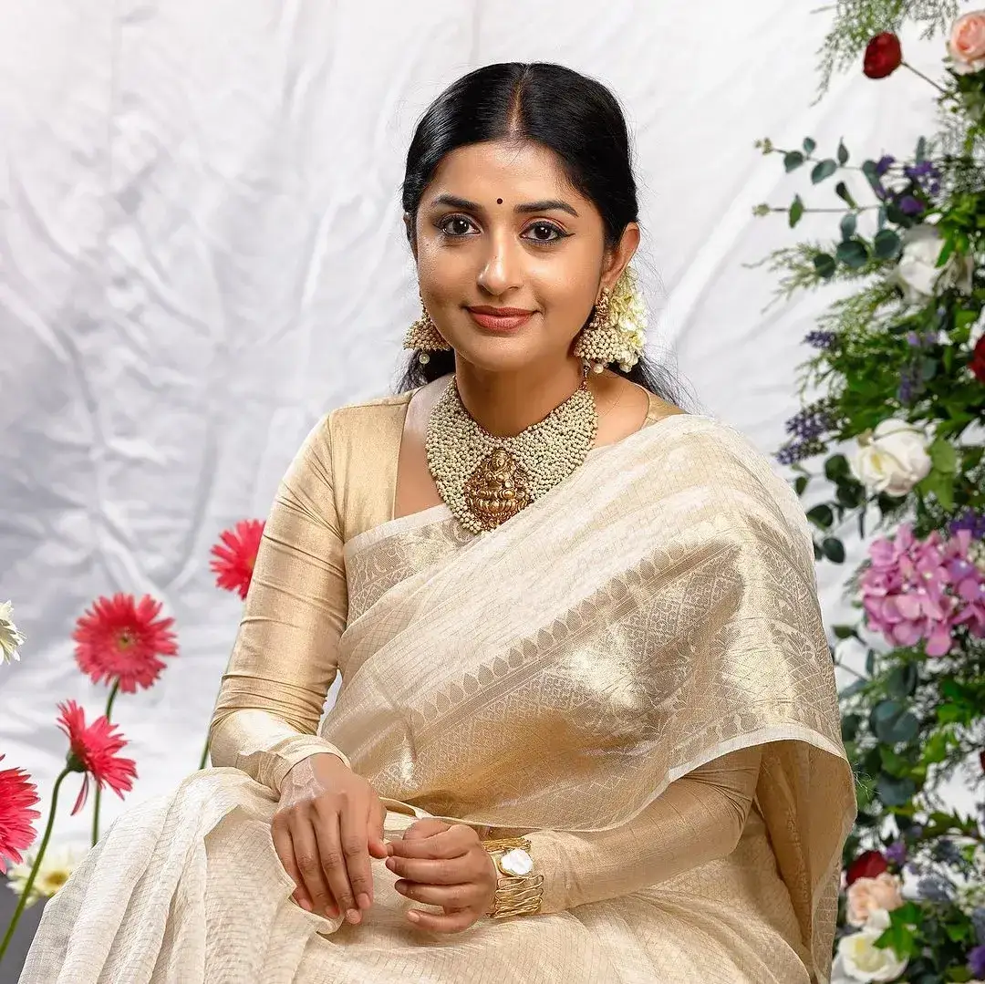 Beautiful Indian Actress Meera Jasmine in White Saree